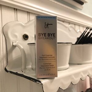 It Bye Bye Breakout Full-Coverage Concealer Fair